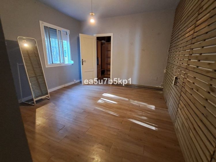 House | Resale in Estepona in Estepona, Costa del Sol - Photo 2