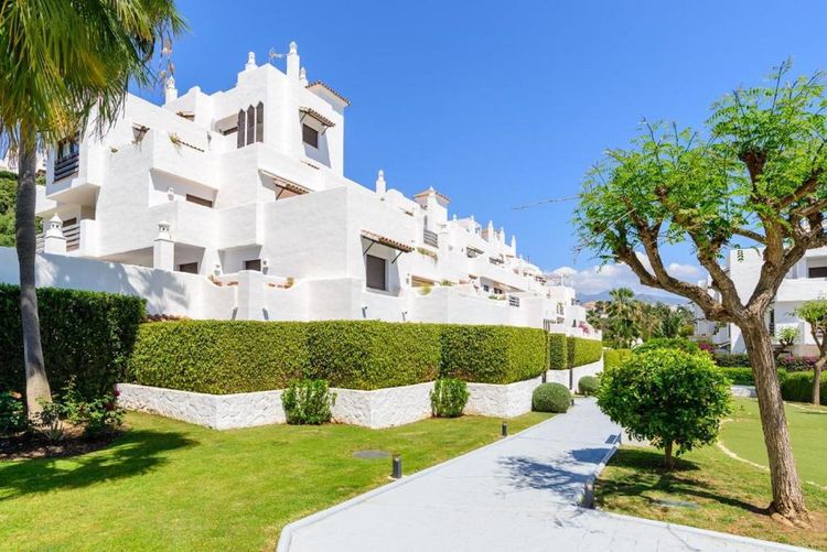 Apartment | Resale in Selwo in Selwo, Costa del Sol - Photo 2