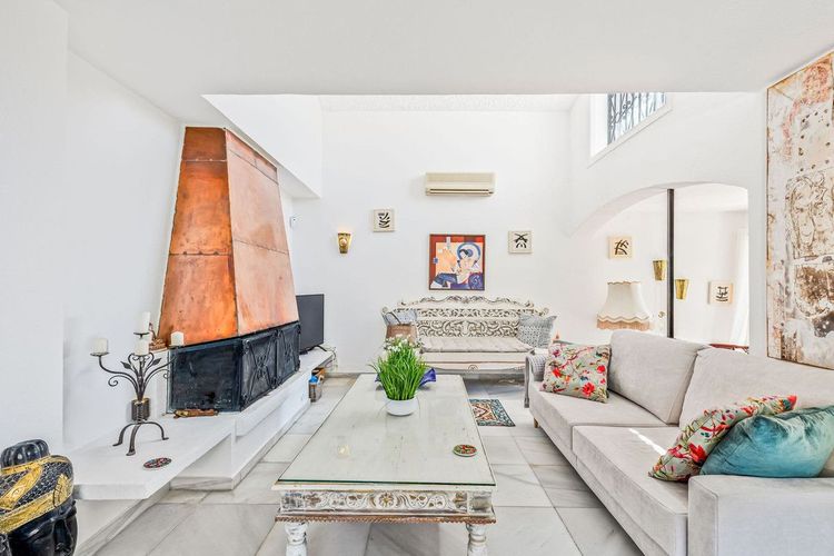 House | Resale in Casares Playa in Casares Playa, Costa del Sol - Photo 5