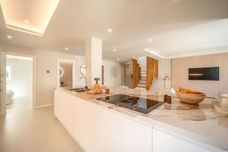 Penthouse | Resale in Nueva Andalucía in Nueva Andalucía Others, Costa del Sol - Photo 2