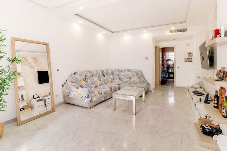 Apartment | Resale in Estepona in Estepona, Costa del Sol - Photo 2