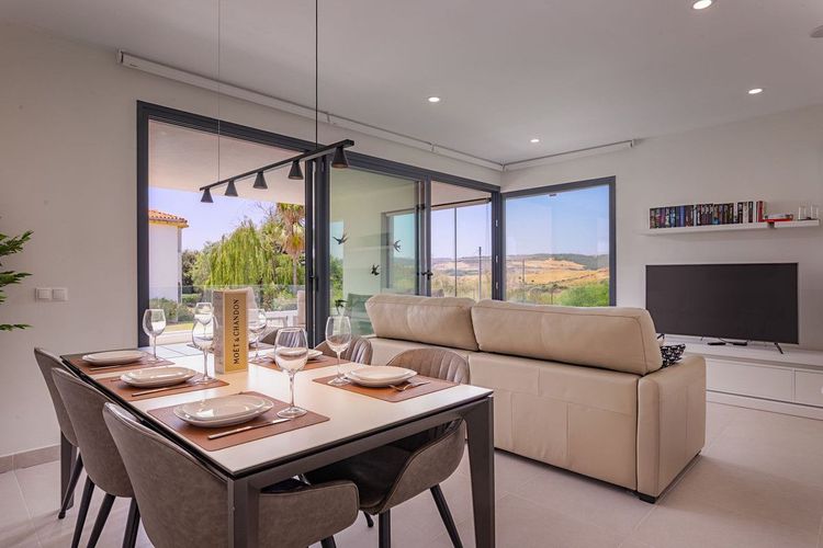 Apartment | Resale in Estepona in Estepona, Costa del Sol - Photo 3