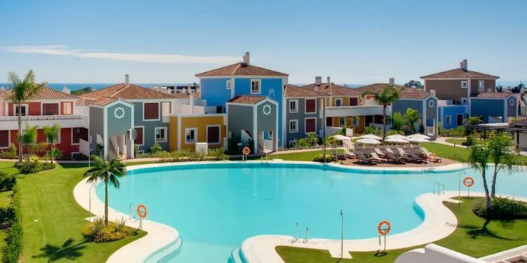 House | Resale in El Paraiso in El Paraiso, Costa del Sol - Photo 2