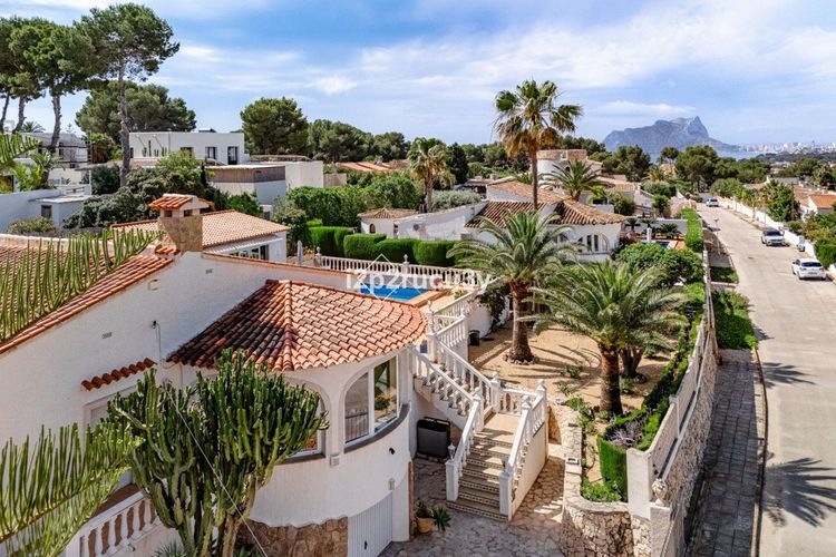 House | Resale in Benissa in Benissa, Costa Blanca - Photo 2