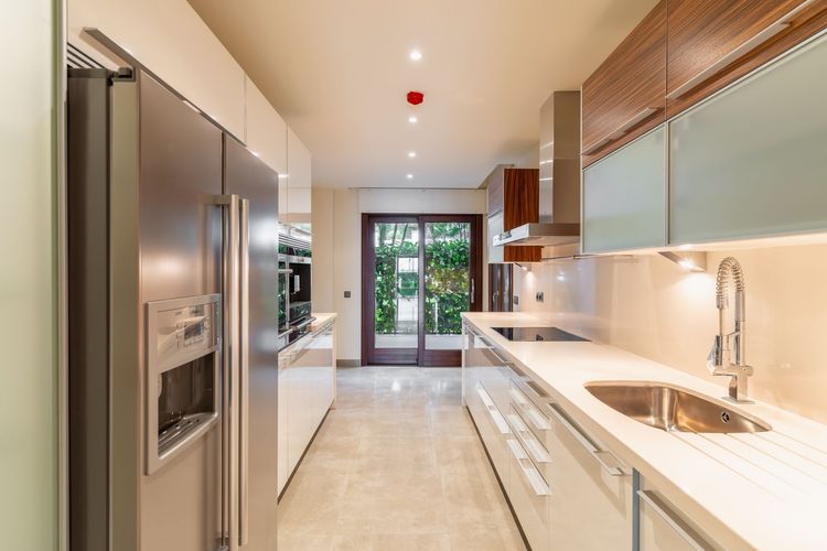 Apartment | Resale in Estepona in Estepona, Costa del Sol - Photo 2