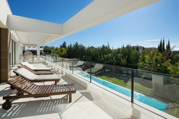 House | Resale in Nueva Andalucía in Nueva Andalucía Others, Costa del Sol - Photo 3