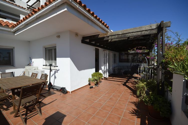 Apartment | Resale in La Duquesa in La Duquesa, Costa del Sol - Photo 4