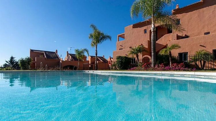 Apartment | Resale in Elviria in Elviria, Costa del Sol - Photo 2