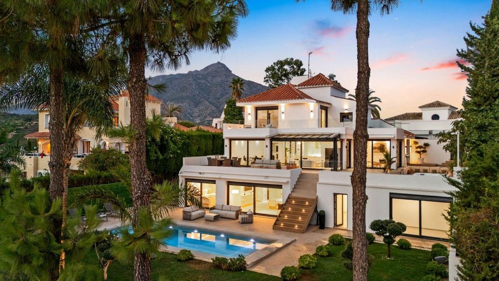 House | Resale in Nueva Andalucía in Nueva Andalucía Others, Costa del Sol - Main property photo