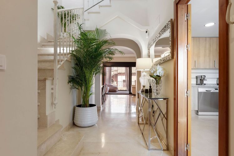 House | Resale in Estepona in Estepona, Costa del Sol - Photo 4