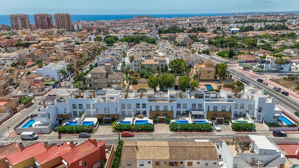 House | Resale in Torrevieja in Torrevieja, Costa Blanca - Main property photo