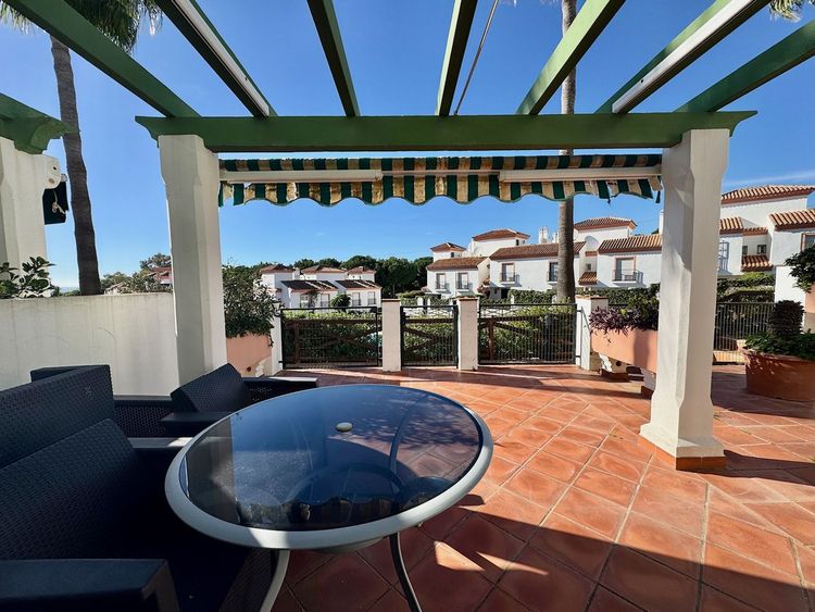 House | Resale in Cabopino in Cabopino, Costa del Sol - Photo 2