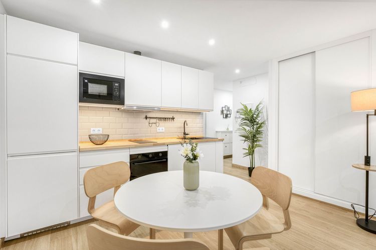 Apartment | Resale in La Carihuela in La Carihuela, Costa del Sol - Photo 3