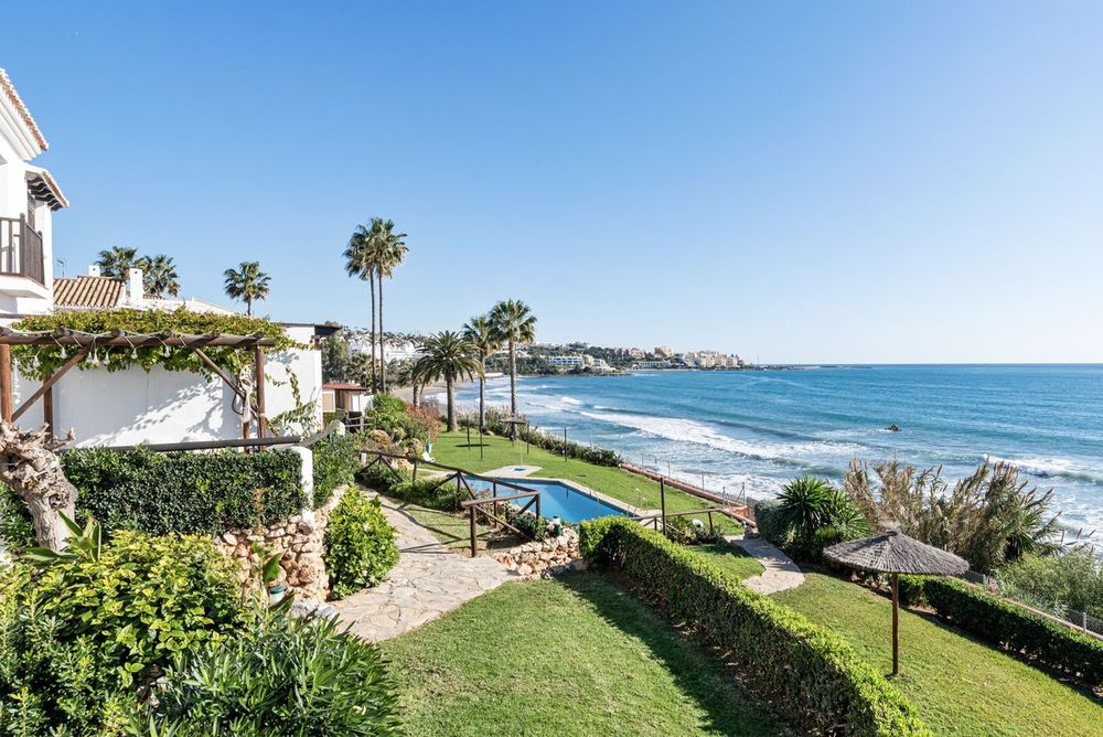 House | Resale in Estepona in Estepona, Costa del Sol - Main property photo