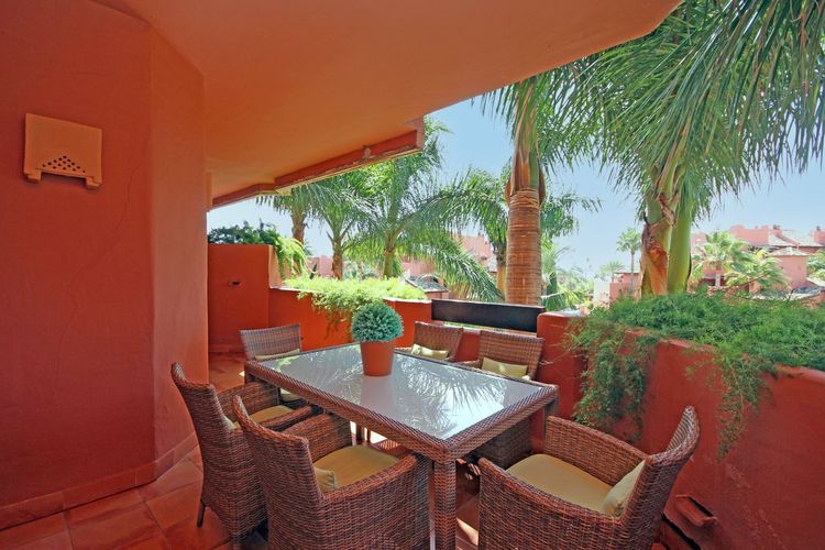 Apartment | Resale in New Golden Mile in New Golden Mile, Costa del Sol - Photo 2
