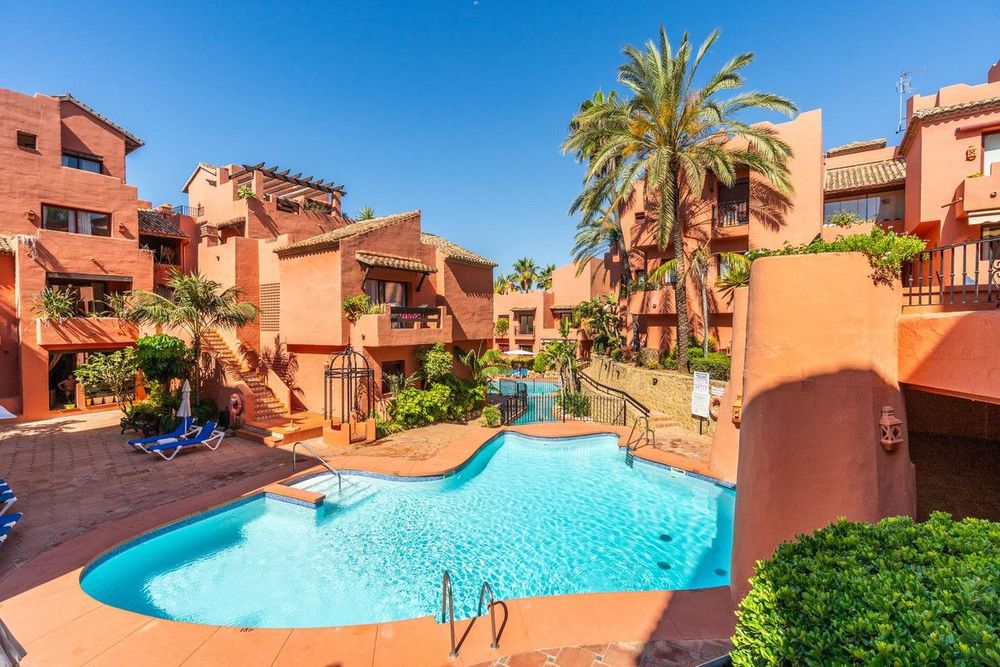 Apartment | Resale in Elviria in Elviria, Costa del Sol - Main property photo