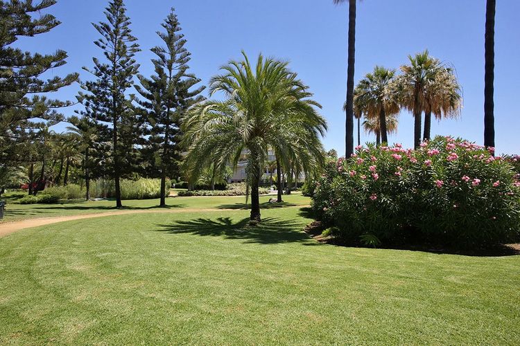 Apartment | Resale in Puerto Banús in Puerto Banús, Costa del Sol - Photo 5