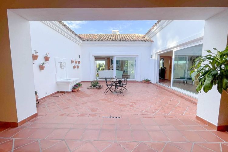 House | Resale in Sotogrande Alto in Sotogrande Alto, Costa del Sol - Photo 3