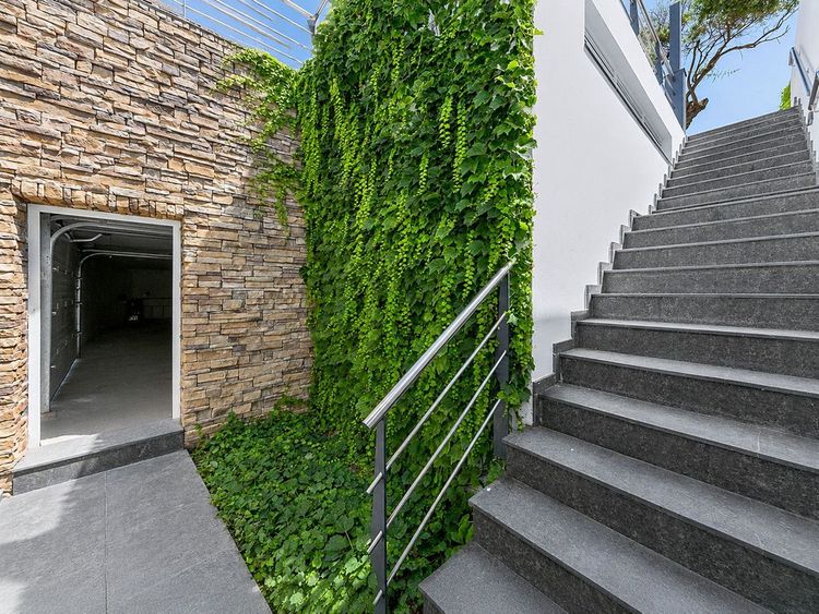House | Resale in El Faro in El Faro, Costa del Sol - Photo 4