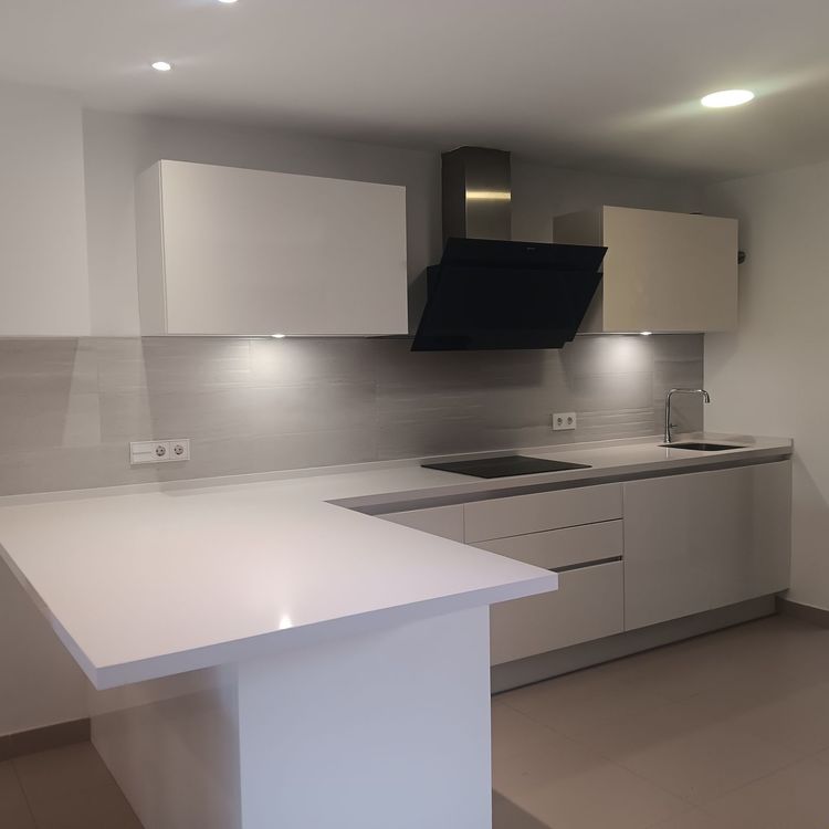 House | Resale in Benahavís in El Paraiso, Costa del Sol - Photo 2