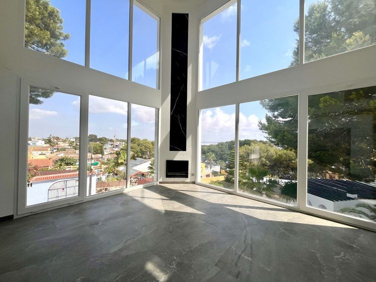 House | Resale in Los Balcones in Los Balcones, Costa Blanca - Photo 5