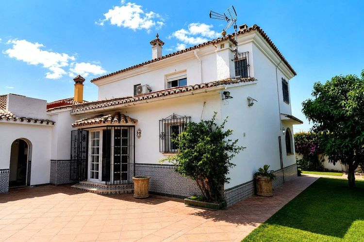 House | Resale in Marbella in Marbella Others, Costa del Sol - Photo 2