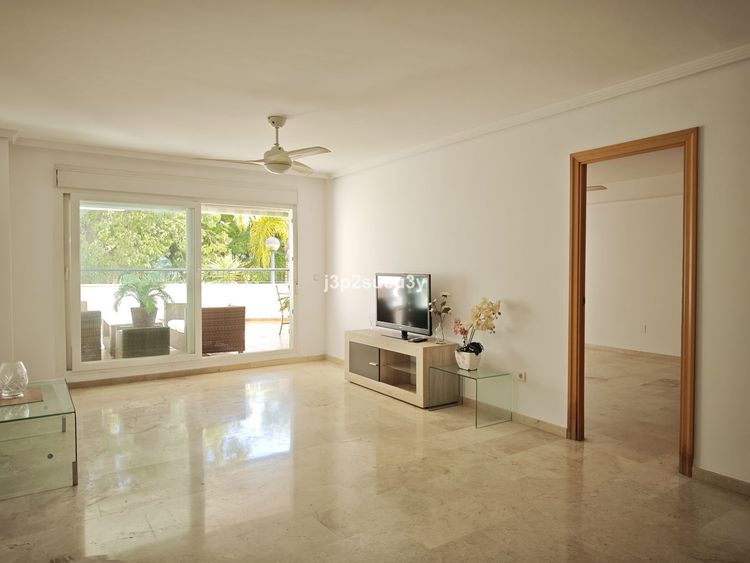 Apartment | Resale in Guadalmina Baja in Guadalmina Baja, Costa del Sol - Photo 5