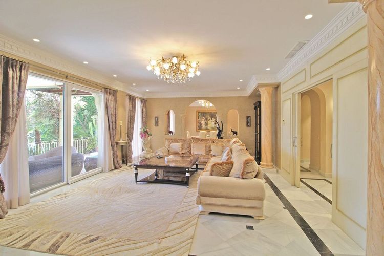 House | Resale in Bahía de Marbella in Bahía de Marbella, Costa del Sol - Photo 5
