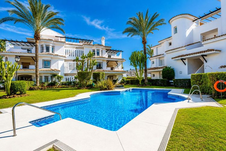 Apartment | Resale in Nueva Andalucía in Nueva Andalucía Others, Costa del Sol - Photo 4