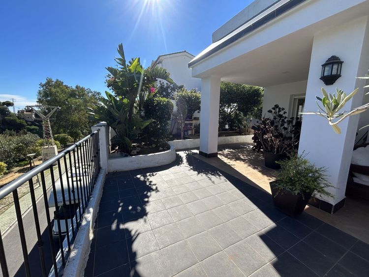 House | Resale in Torremuelle in Torremuelle, Costa del Sol - Photo 5