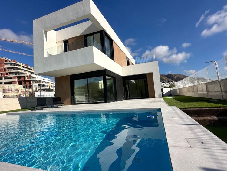House | Resale in Alicante in Alicante, Costa Blanca - Photo 3
