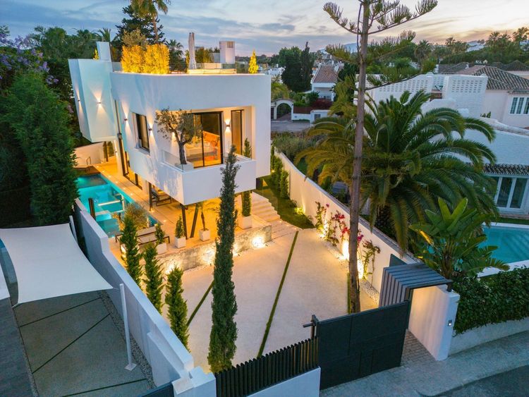 House | Resale in Marbella in Marbella, Costa del Sol - Photo 2