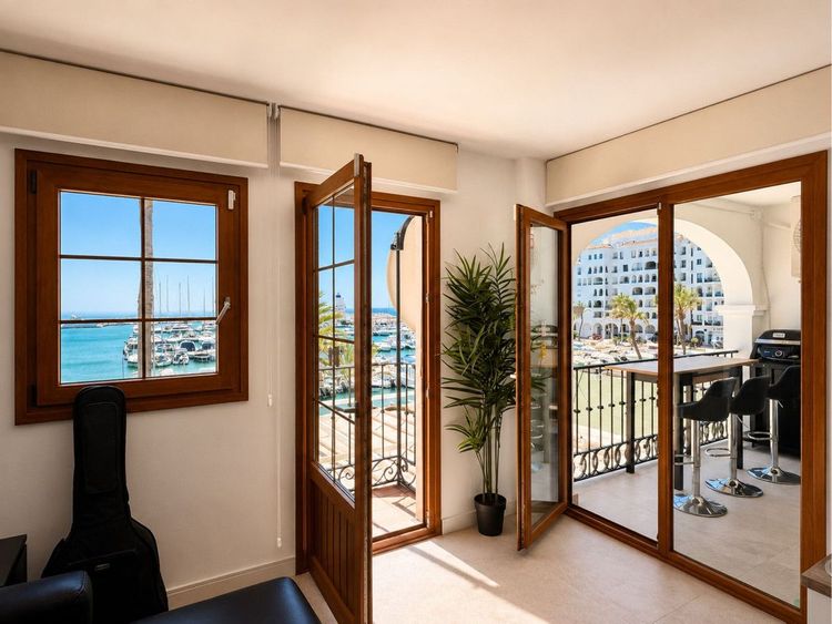 Apartment | Resale in La Duquesa in La Duquesa, Costa del Sol - Photo 2