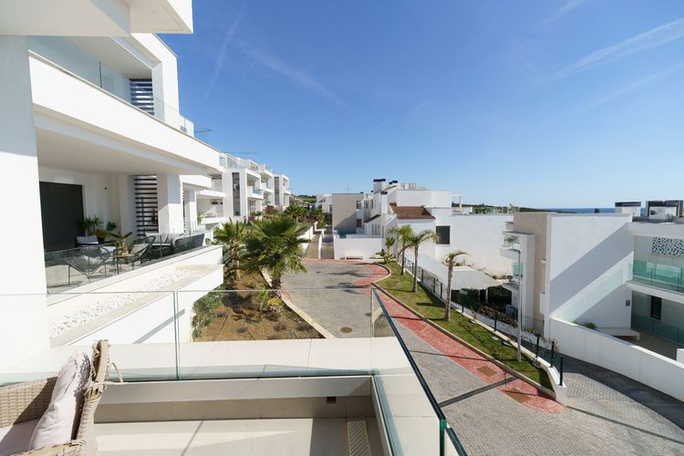 Apartment | Resale in La Alcaidesa in La Alcaidesa, Costa del Sol - Photo 2