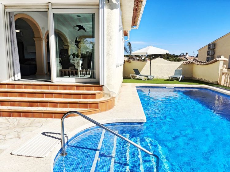 House | Resale in Calpe in Calpe, Costa Blanca - Photo 4