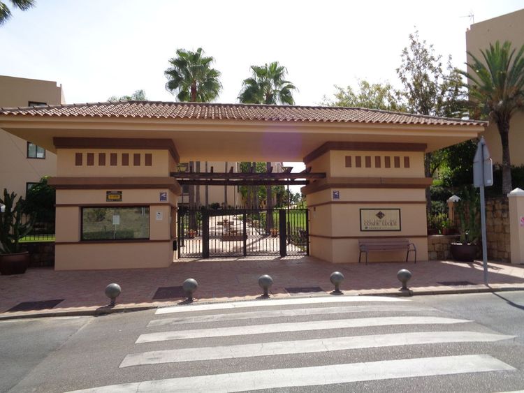 listing card gallery