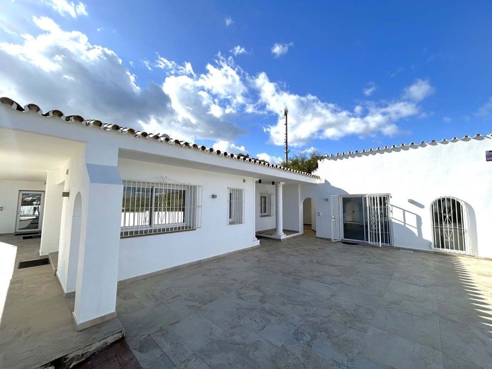 House | Resale in Mijas Costa in El Faro, Costa del Sol - Main property photo