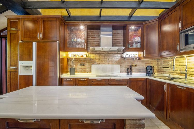 House | Resale in Marbella in Marbella, Costa del Sol - Photo 2