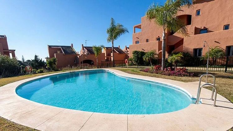 Apartment | Resale in Elviria in Elviria, Costa del Sol - Photo 3