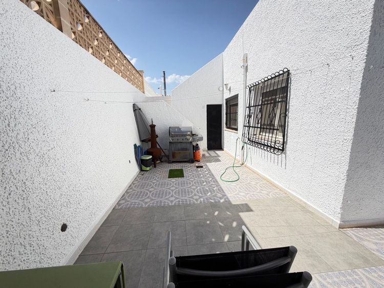 House | Resale in Villamartin in Villamartin, Orihuela Costa, Costa Blanca - Photo 5
