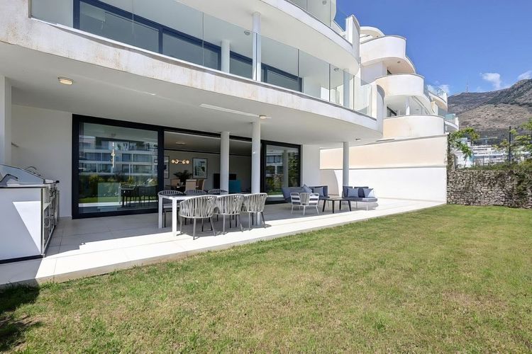 Apartment | Resale in Fuengirola in Fuengirola Others, Costa del Sol - Photo 2