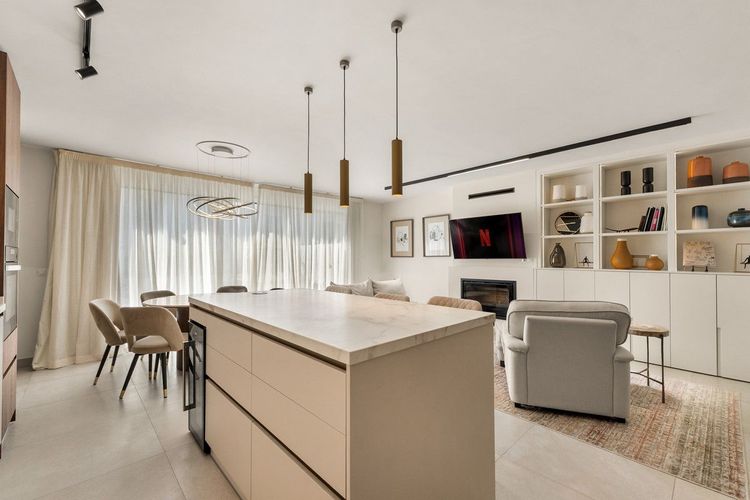 House | Resale in Estepona in Estepona, Costa del Sol - Photo 5