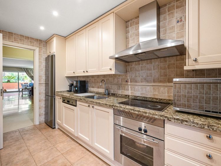 Apartment | Resale in Puerto Banús in Puerto Banús, Costa del Sol - Photo 4