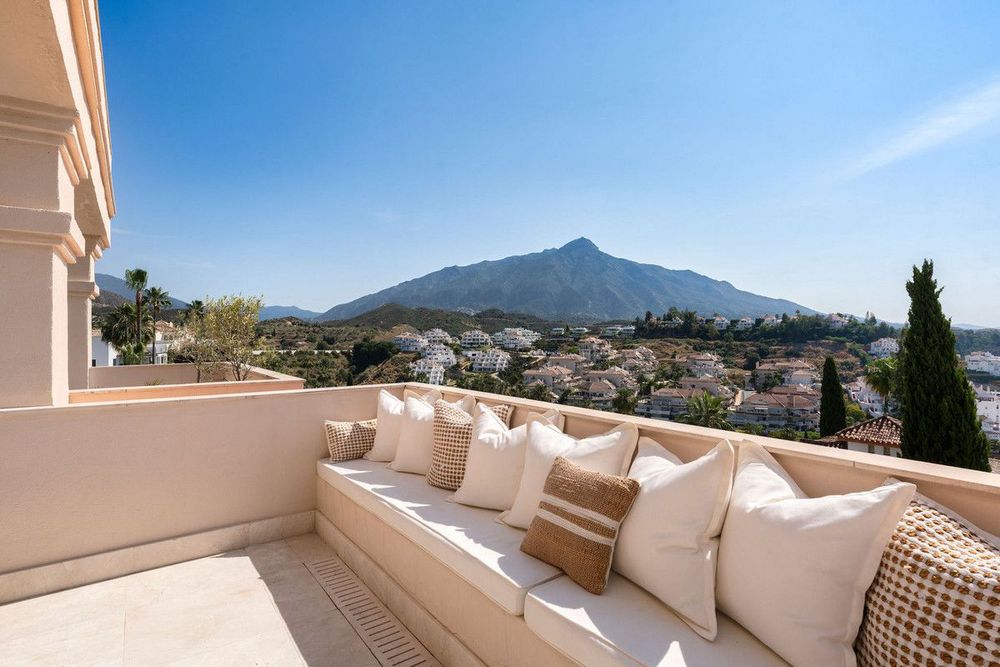 Apartment | Resale in Nueva Andalucía in Nueva Andalucía Others, Costa del Sol - Main property photo