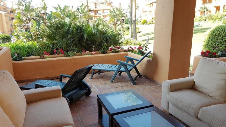 Apartment | Resale in La Duquesa in La Duquesa, Costa del Sol - Photo 3