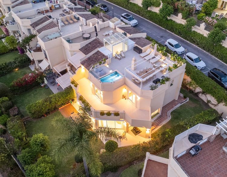 House | Resale in La Quinta in La Quinta, Costa del Sol - Photo 2