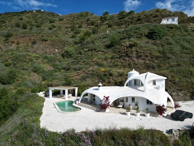 listing card gallery