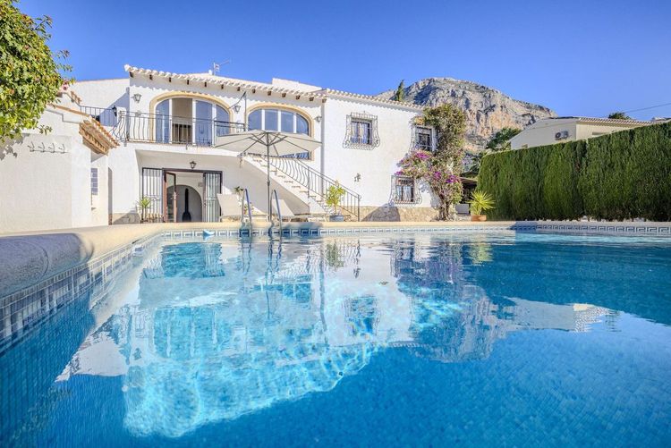 House | Resale in Javea in Javea, Costa Blanca - Photo 3