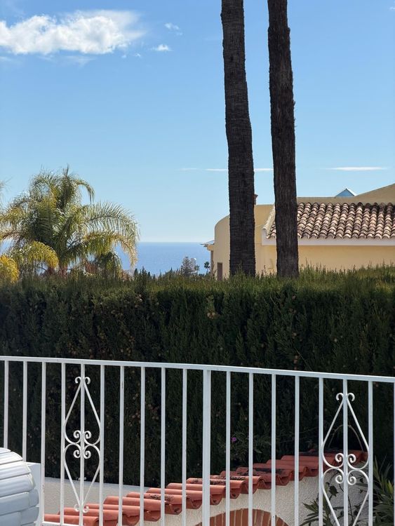 House | Resale in La Nucia in La Nucia, Costa Blanca - Photo 4