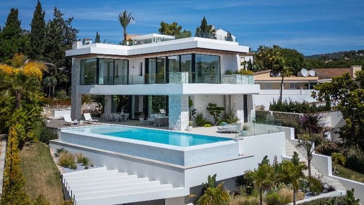 House | Resale in Marbesa in Marbesa, Costa del Sol - Photo 2